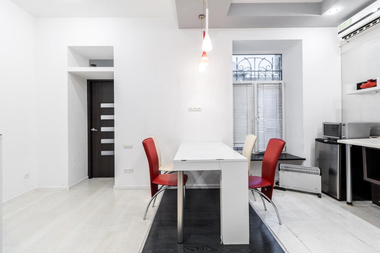 Black And Red Squares Apartment Λβιβ Εξωτερικό φωτογραφία